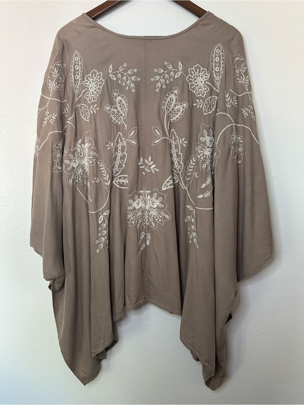 J. Jill Taupe Embroidered Boho Kimono Cardigan with Cream Stitching XL-3X - Picture 5 of 5